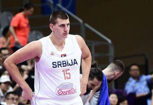 加比亚庆祝米兰团队胜利，呼吁继续前进（加比亚为米兰胜利喝彩，号召球队再接再厉）