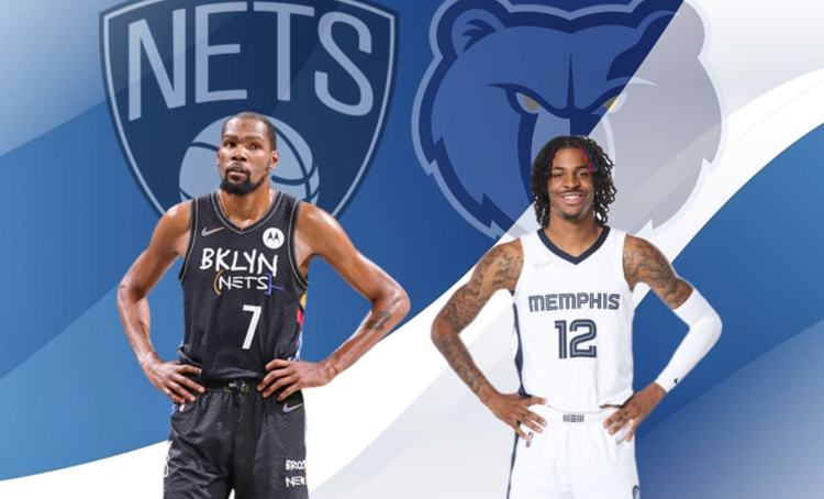 TA：因现代足球重视边路与攻防转换，菱形中场阵型已几乎绝迹（TA：当代足球崇尚边路与攻防转换，菱形中场几近消失）