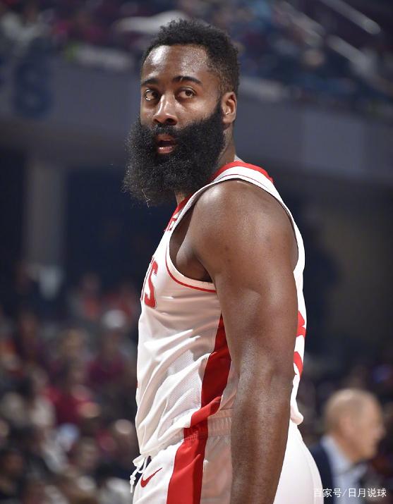 分差上双！桑普森跟进上篮得分并造成犯规 广厦一波8-0（分差破两位数！桑普森跟进上篮打成2+1 广厦掀起8-0高潮）