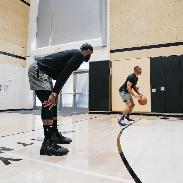 梅开二度助国米终结连败，劳塔罗当选与比萨一役全场最佳（劳塔罗梅开二度助国米止连败，获对阵比萨全场最佳）